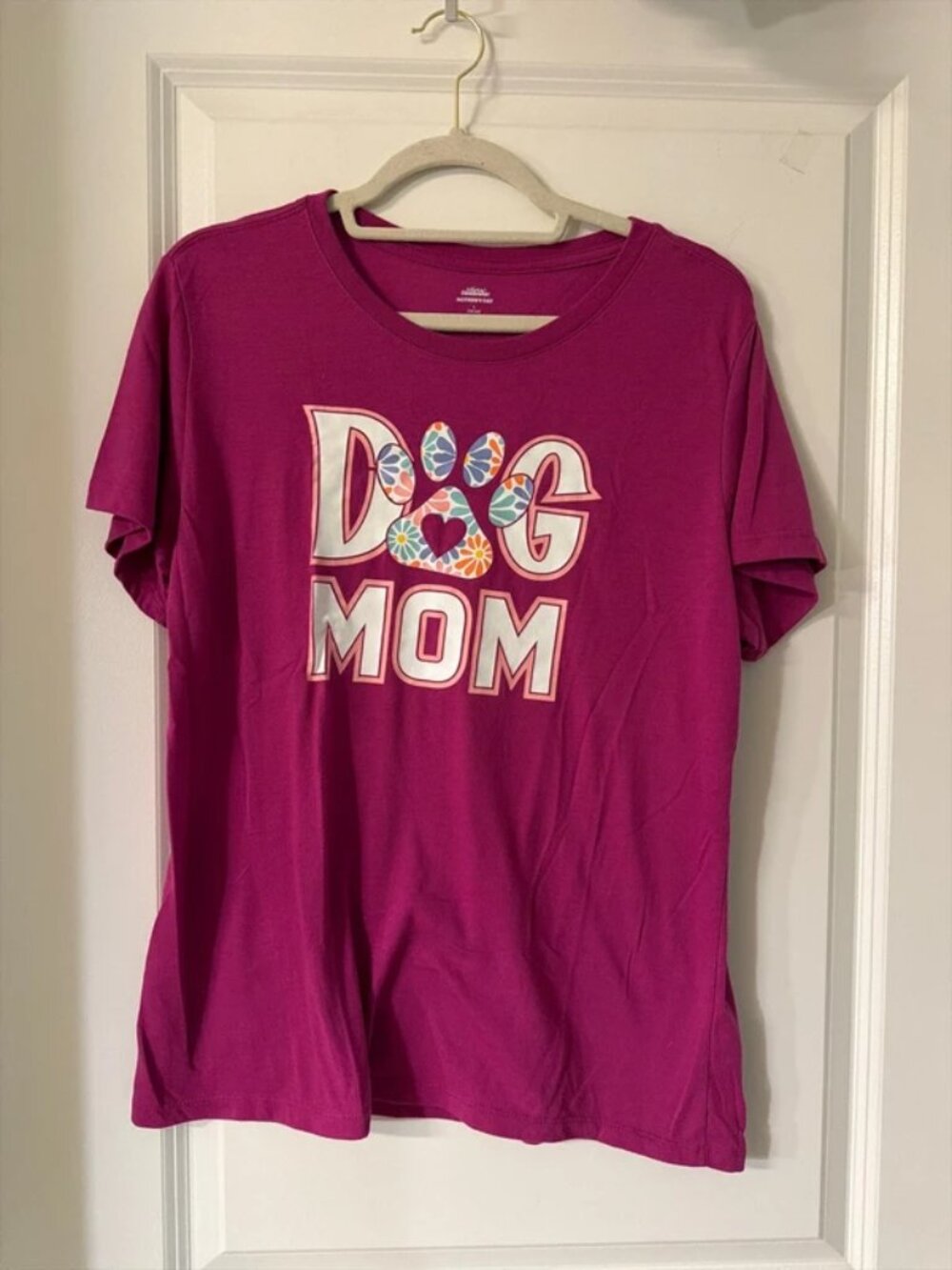 Women’s graphic tee, size large